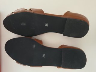 Zapatos planos de puntera abierta y talón cerrado