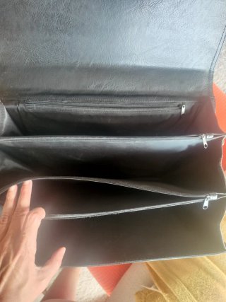 Maletín de piel negro