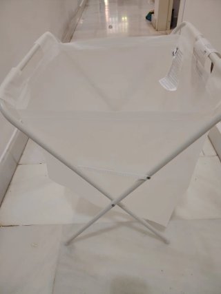 Cesta para ropa IKEA blanca