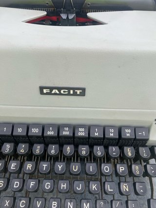 Máquina de escribir Facit antigua