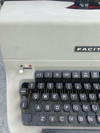Máquina de escribir Facit antigua