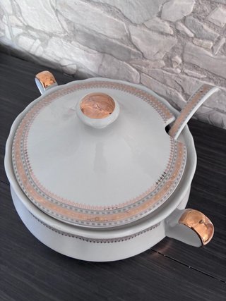 Sopera y juego de porcelana