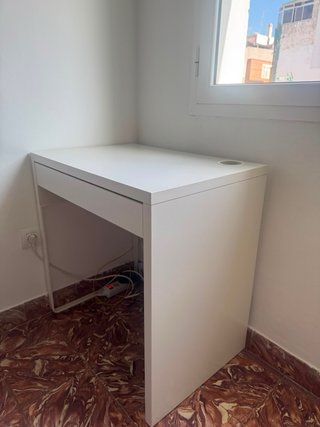 Cama 140x200cm + Mesita Noche + Escritorio