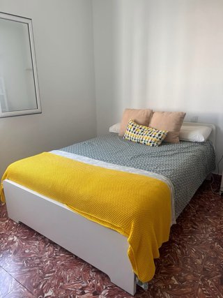 Cama 140x200cm + Mesita Noche + Escritorio