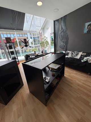 Mueble de recepción curvo