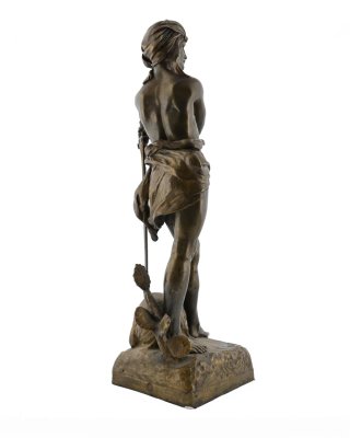 estatuilla de bronce