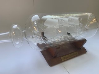 Barco de cristal en botella