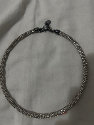 Collar brillante plateado