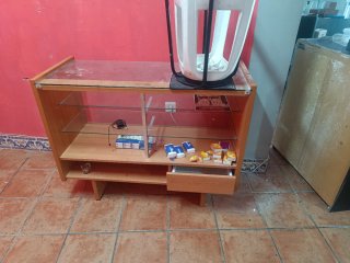 Mostrador madera y cristal