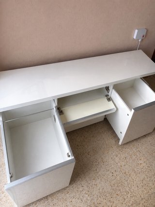 Mueble de comedor blanco