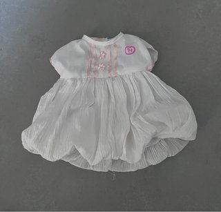 Vestido blanco Nenuco con detalles rosas