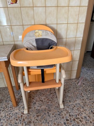 Trona naranja para bebé