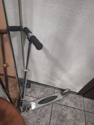 Patín de 2 ruedas plateado precio algo negociable
