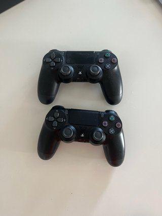 PS4 (PlayStation 4) Negra + 2 Mandos