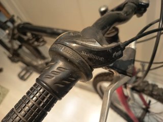 Bicicleta Montaña Negra y Roja