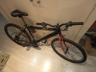 Bicicleta Montaña Negra y Roja