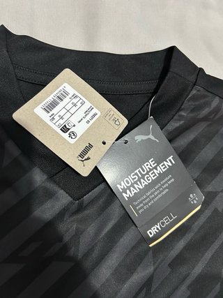 Camiseta deportiva Puma gris y negra