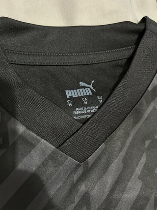Camiseta deportiva Puma gris y negra