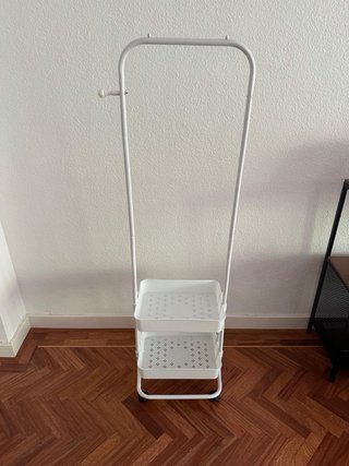 Perchero organizador con ruedas