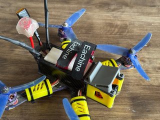 Dron FPV Eachine Wizard X220 + Emisora Flysky