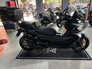 Voge 400 SR MAX Negra