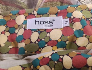 Falda estampada de lirios y hojas