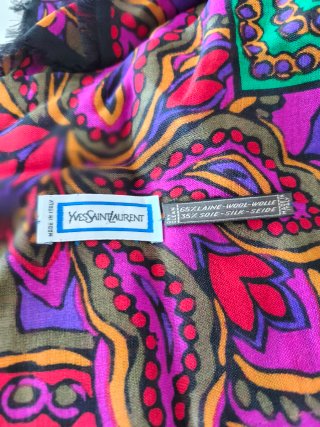 Pañuelo Yves Saint Laurent YSL lana y seda