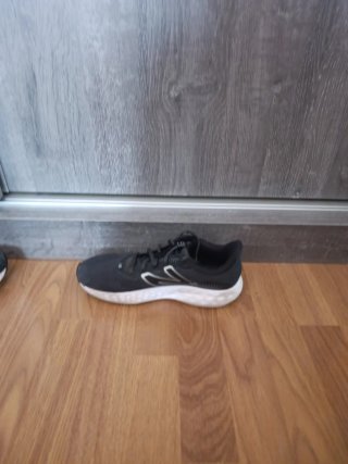Zapatillas New Balance Negras y Blancas