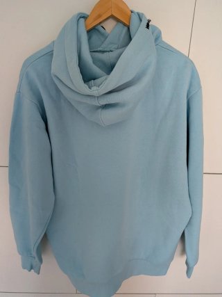 Sudadera azul con capucha
