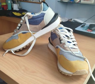 Zapatillas sneaker XTI Mostaza, azul y gris. T:41