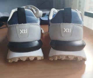Zapatillas sneaker XTI Mostaza, azul y gris. T:41
