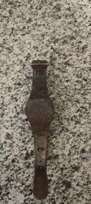 Reloj de pulsera antiguo de cuerda