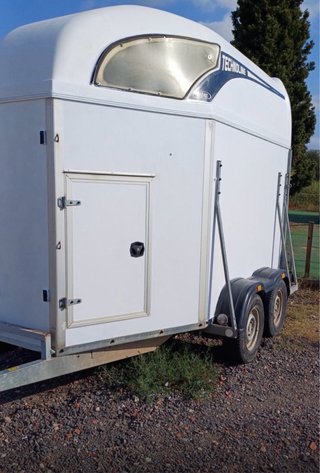 Remolque para caballos Technoline