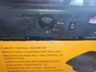 Reposapiés Fellowes con control de temperatura