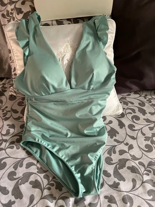 Bañador mujer verde volantes