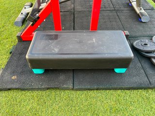 Gimnasio completo: banca, rack , pesas y mas cosas