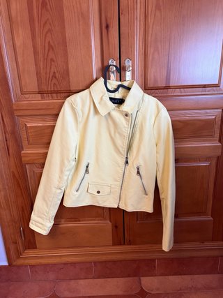 Cazadora cuero amarilla estilo motero