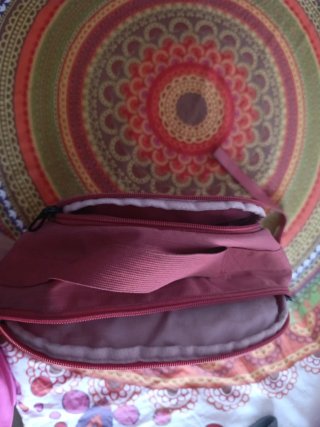 Mochila Nike rosa con dos bolsillos.
