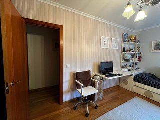 Escritorio con cajón extraíble