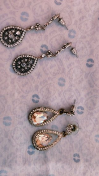Conjunto de Joyas: Collar y Pendientes