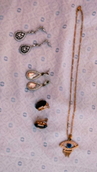 Conjunto de Joyas: Collar y Pendientes