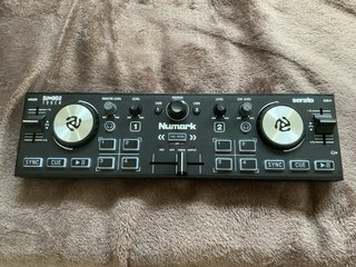 IMPECABLE - Controlador DJ Numark DJ2GO2 Touch
