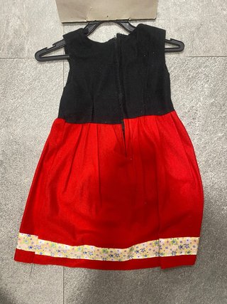 Disfraz pastorcilla niña rojo y negro