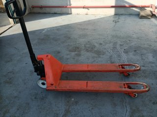 Transpaleta manual naranja