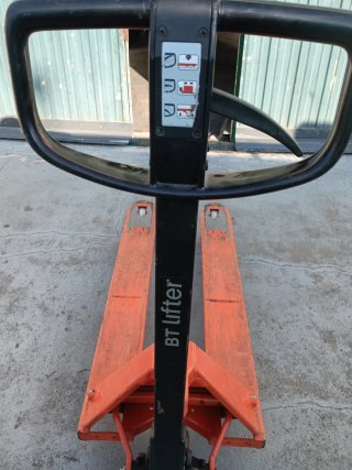 Transpaleta manual naranja