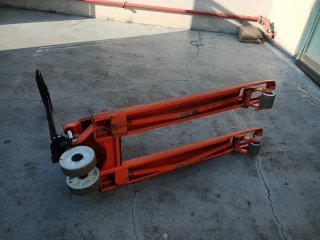 Transpaleta manual naranja