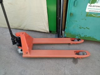 Transpaleta manual naranja