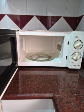 Microondas Nevir.