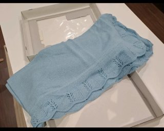 Toquilla bebé azul sin estrenar en su caja sin eti