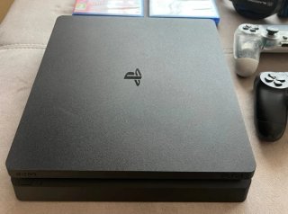 PS4 + 2 Juegos y Accesorios